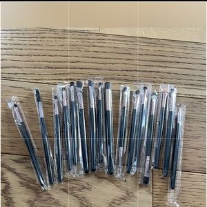 🆕 Lot of 16 Make-up Brushes in Black and Rose Gold